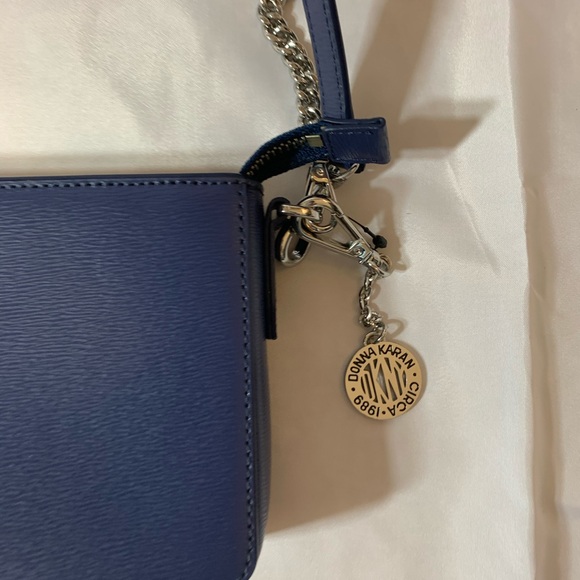 DKNY Bryant crossbody convertible handbag blue. Gold hardware - Picture 7 of 12